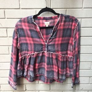 Pink cropped flannel top 🌿